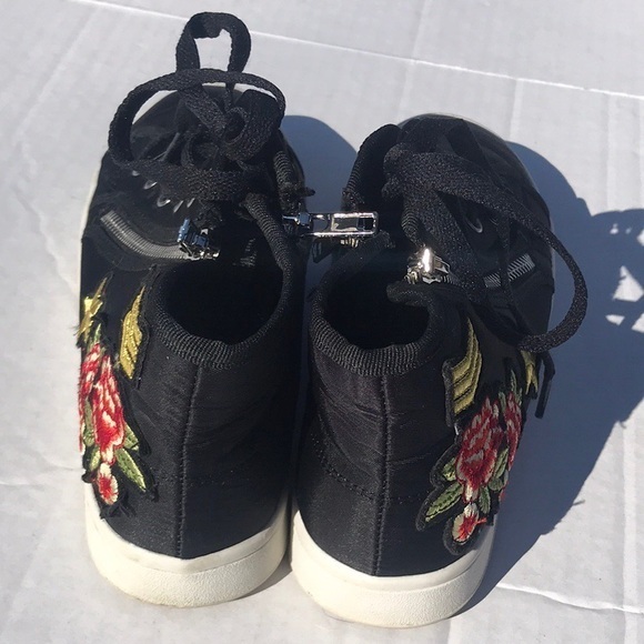 DONATED❌Steve Madden NYC Candsy Embroidered Shoes - Picture 5 of 7